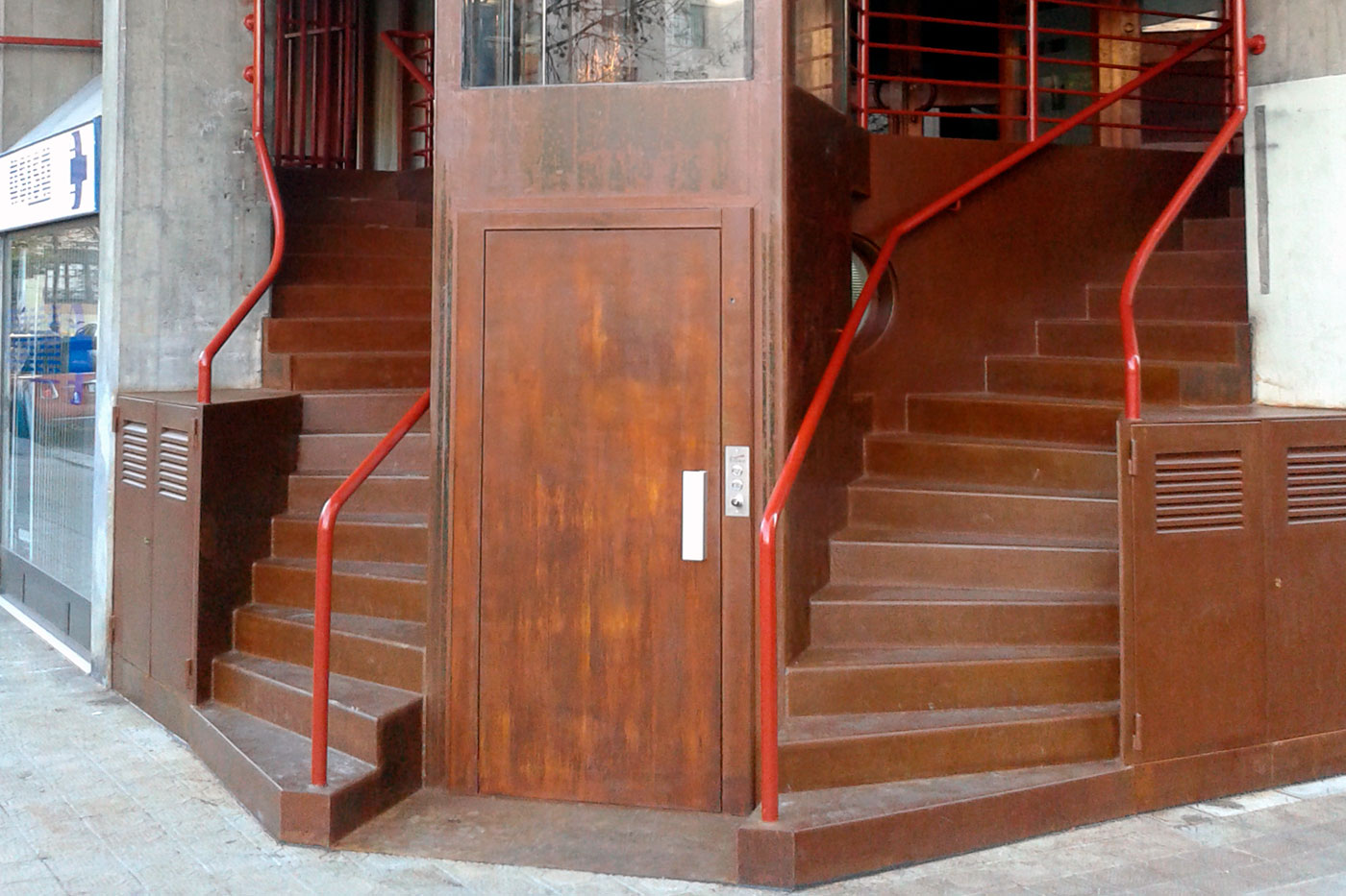 Ascensor accesibilidad escaleras