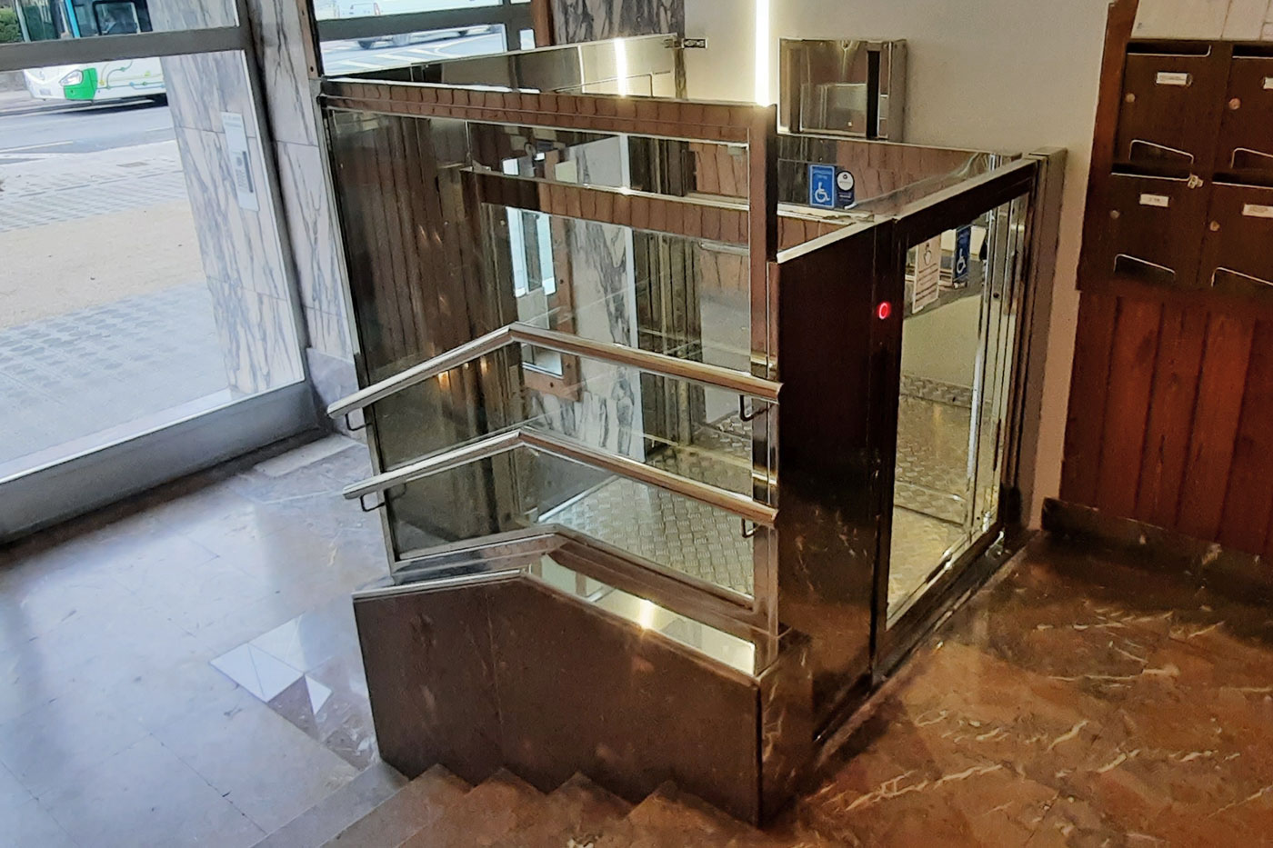 Reforma portal montacargas